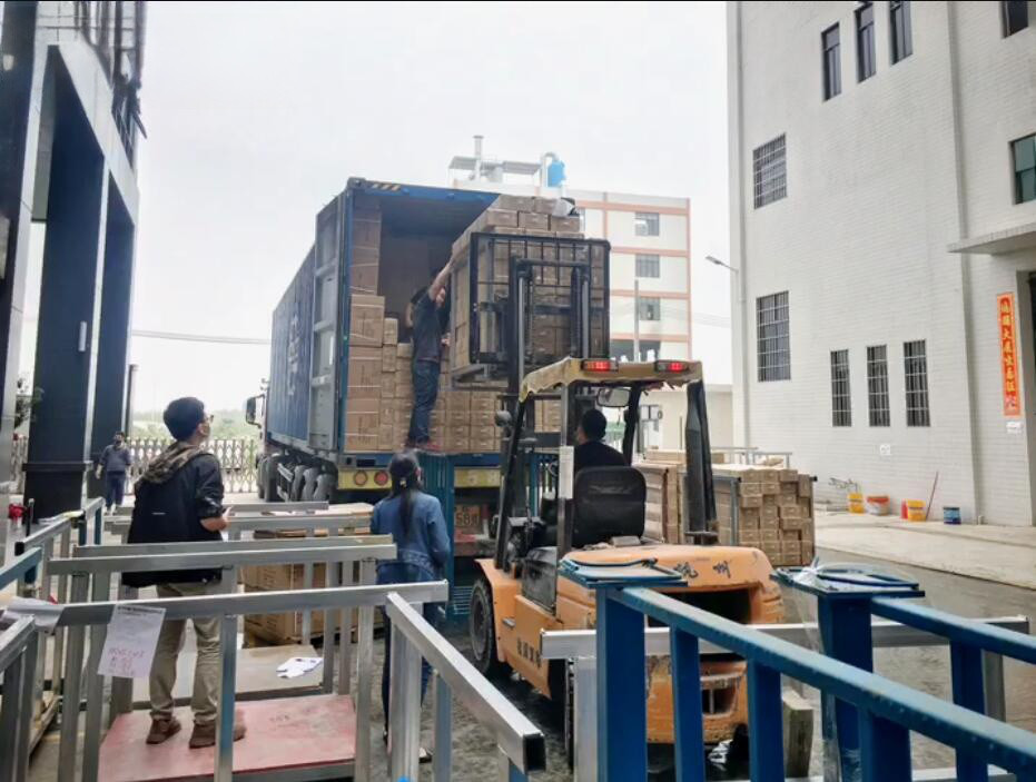 Latest company case about Load the Pet Water Dispenser into the Container